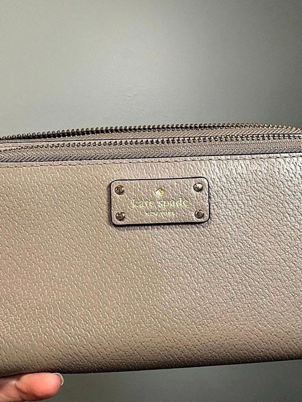 Kate Spade continental wallet Zip in Taupe Like New